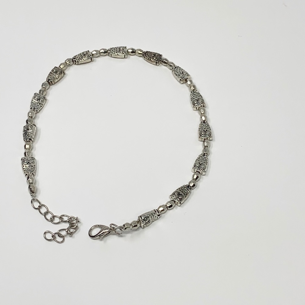 Owl Anklet Silver colored.